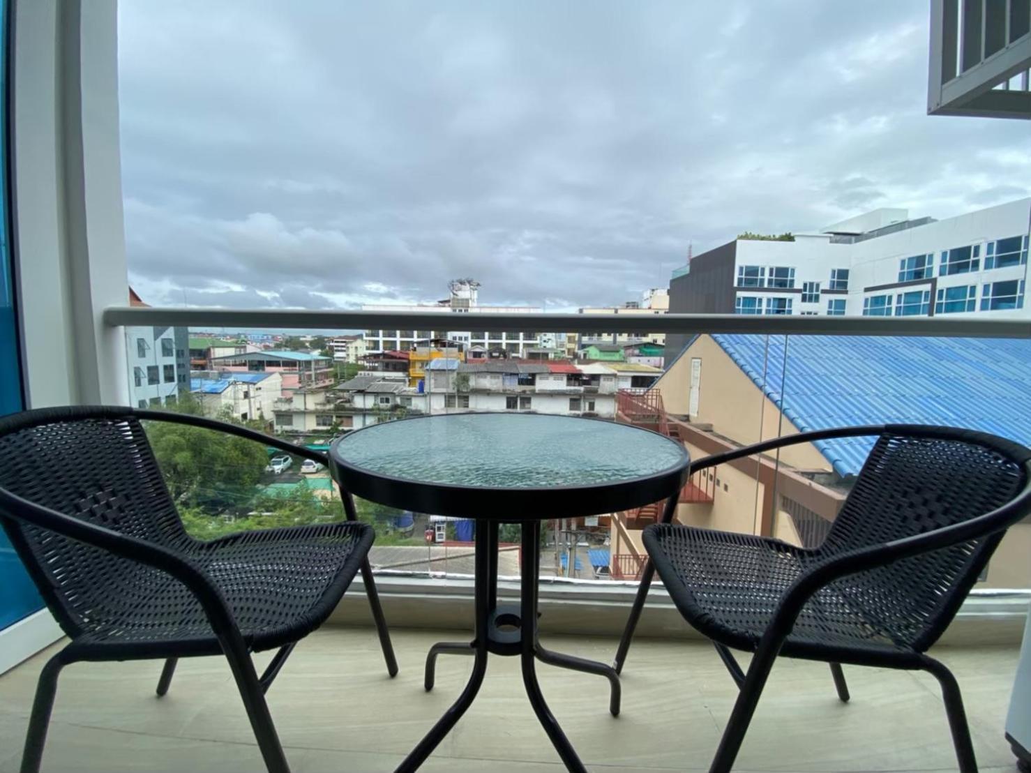 Grand Avenue Suites X Monthstayz Thailand Pattaya Luaran gambar